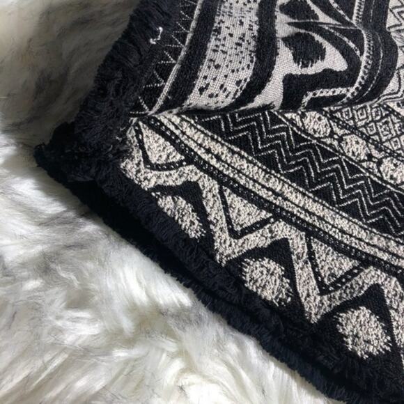 H&M short black & white striped boho knit faux wrap skirt size 2 - Picture 6 of 6